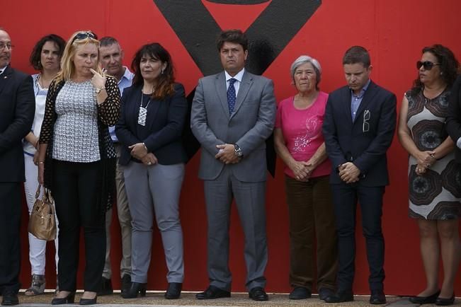 18/04/2016 SUCESOS derrumbe de la vivienda en los critianos donde fallecieron 7 personas  acto homenaje a las victimas   con un minuto de silencio en la plaza del pecador con  autoridades municipales colaboradores en el desescombro  familiares de las víctimas  y vecinos de los cristianos