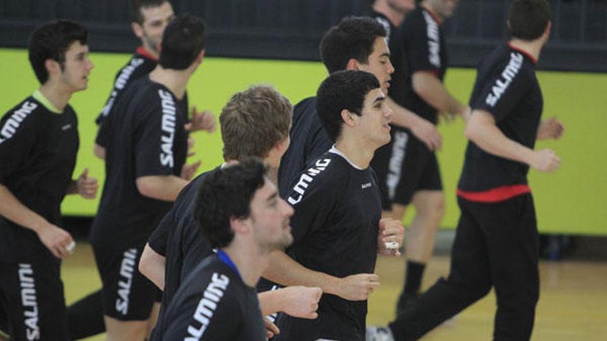 Los jugadores del Pilotes, durante un entrenamiento de esta semana. // R. Grobas