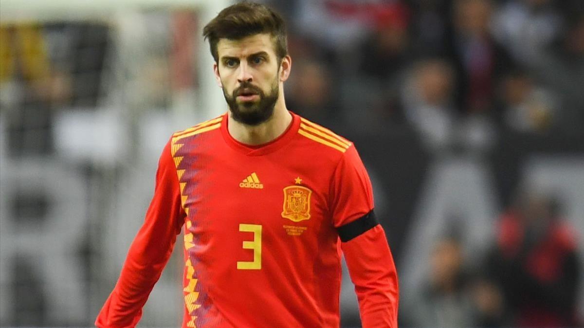 Piqué, con la camiseta de la selección.