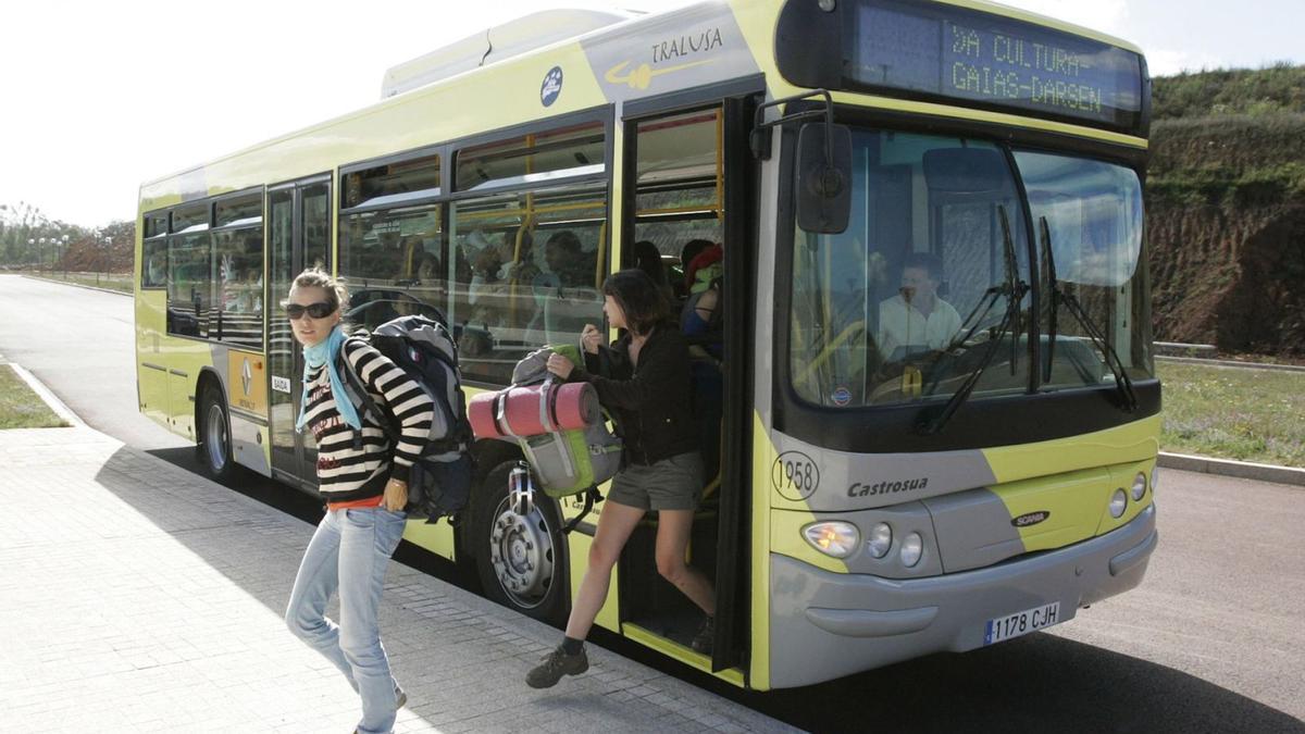 Aprobado en pleno el expediente de crédito para alquilar 10 nuevos autobuses urbanos en Santiago