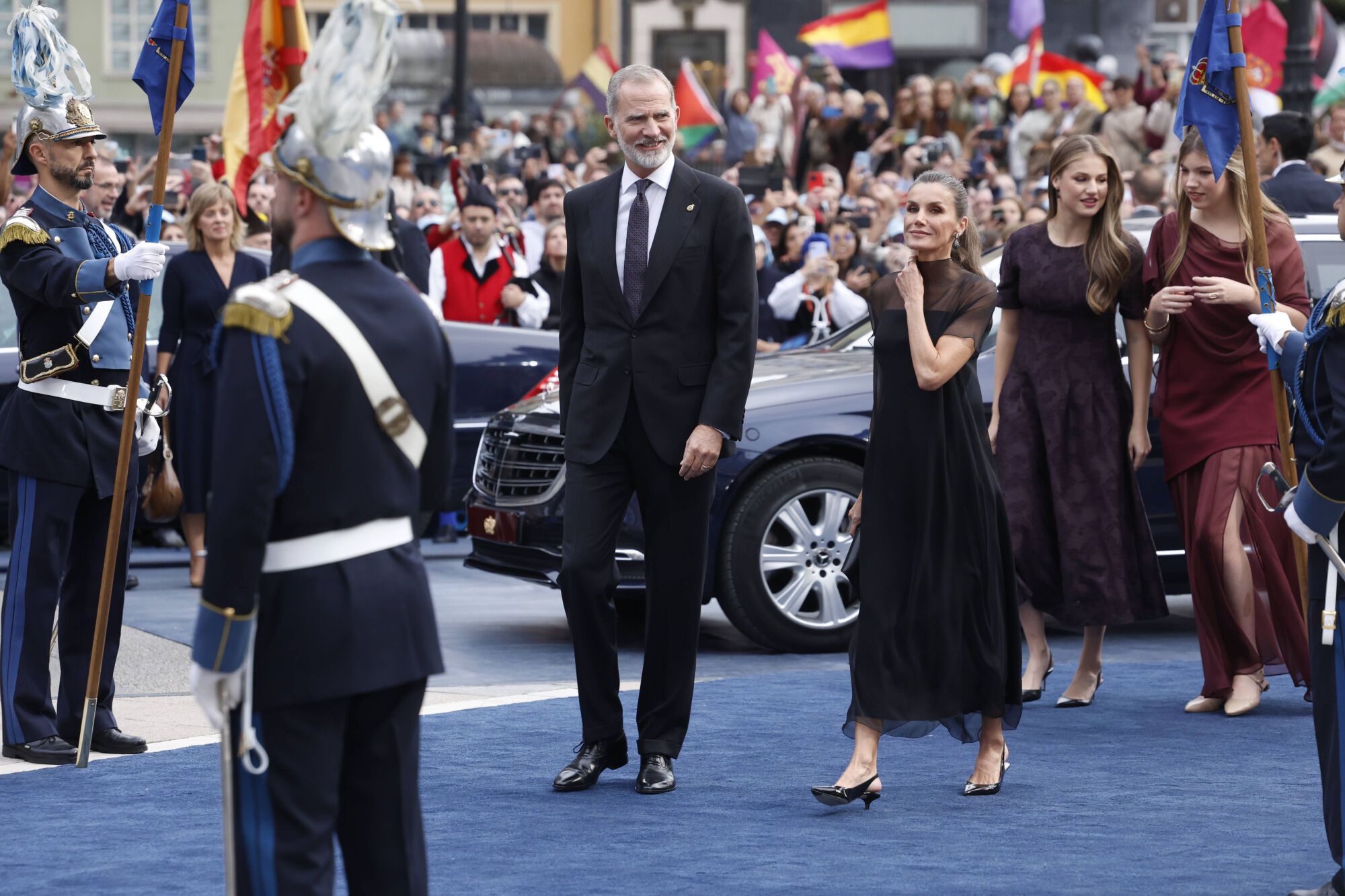 EN IMÁGENES: Así fue la llegada de los invitados a los premios "Princesa de Asturias" y su paso por la alfombra azul
