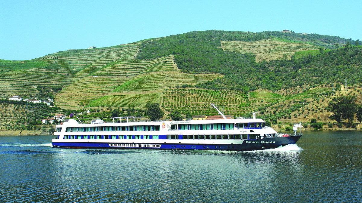 La embarcación "Douro Cruiser" que efectuará los viajes de 4 días por las Rías Baixas propuestos por la Agencia LOA La embarcación "Douro Cruiser" que efectuará los viajes de 4 días por las Rías Baixas propuestos por la Agencia LOA