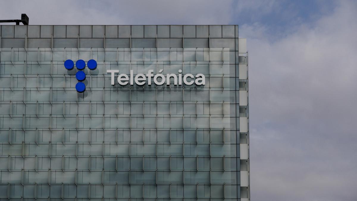 Exterior de la sede de Telefónica.