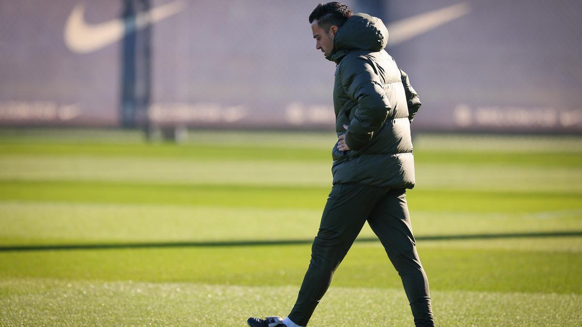 Xavi dirigió la última sesión antes del partido ante el Valencia