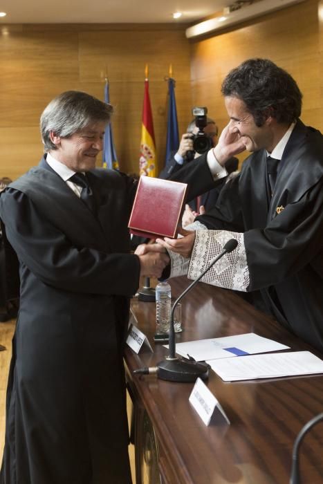 Entrega de medallas en el Colegio de Abogados