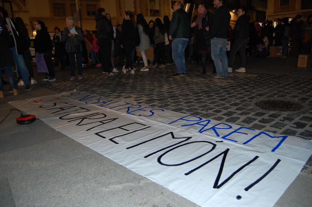 Multitudinària manifestació feminista a Figueres