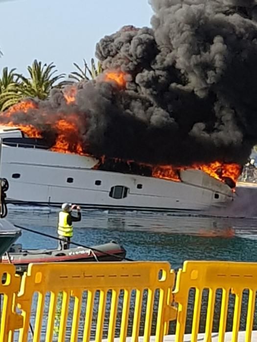 Arde un yate de 20 metros de eslora en Puerto Portals