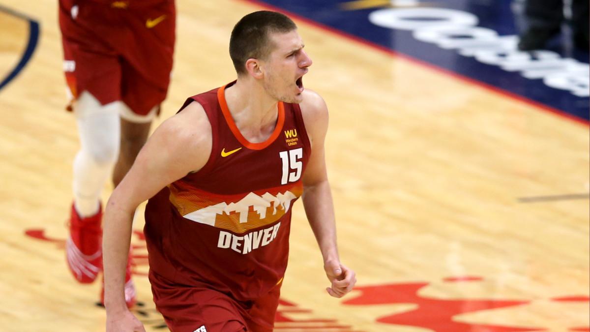 Nikola Jokic rep el trofeu al MVP de la temporada