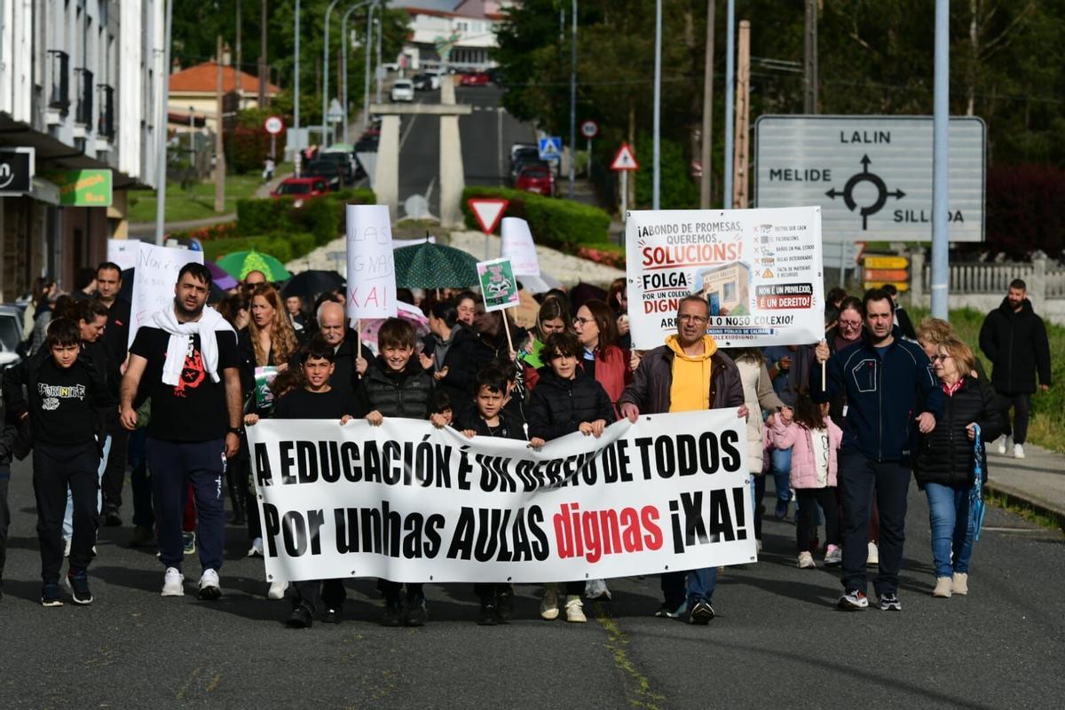 Asistentes a la movilización en Vila de Cruces.