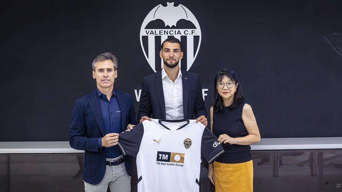 Rafa Mir, presentado con el Valencia