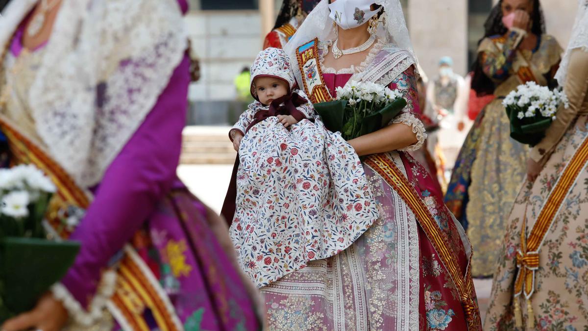 Búscate en el segundo día de Ofrenda por las calles del Mar y Avellanas (entre las 11.00 y 12.00 horas)