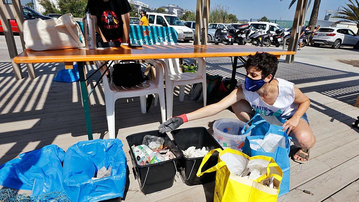 Limpieza de la playa de Talamanca en una edición anterior del World Clean Up Day.