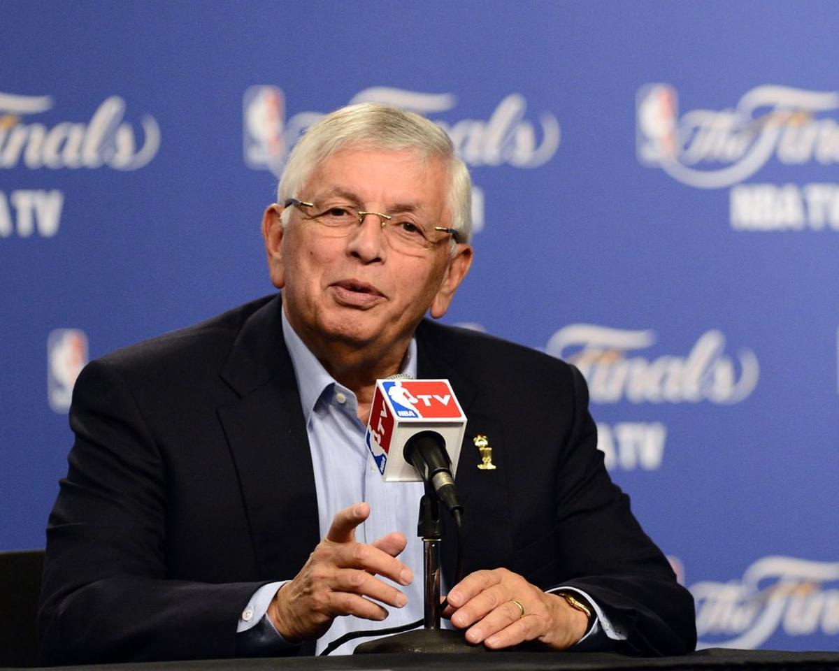 Oklahoma City (United States), 13/06/2012.- (FILE) - NBA commissioner David Stern meets the press prior to the Miami Heat at Oklahoma City Thunder game one of the NBA Finals outside the Chesapeake Energy Arena in Oklahoma City, Oklahoma, USA, 12 June 2012 (Reissued 01 January 2020). Former NBA commissioner David Stern died at the age of 77. (Baloncesto, Estados Unidos) EFE/EPA/LARRY W. SMITH *** Local Caption *** 50384523