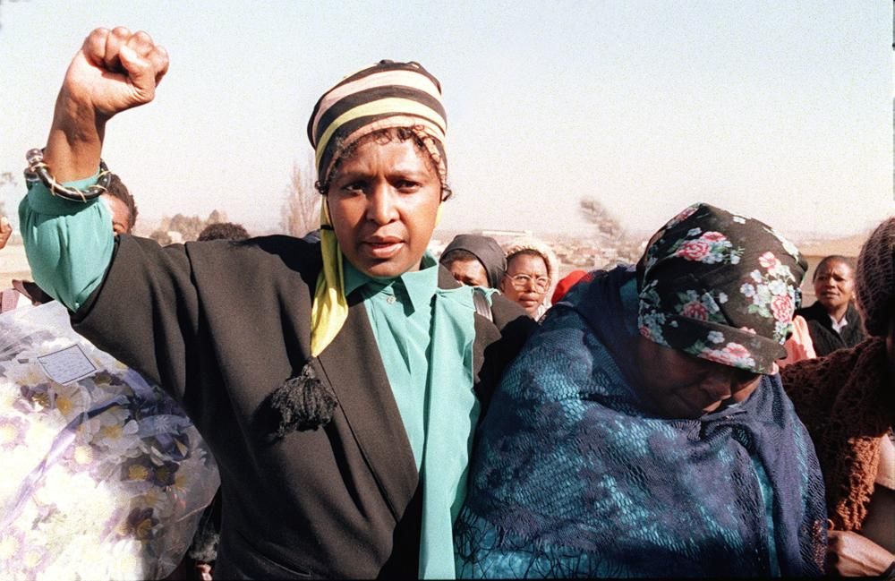 Winnie y Nelson Mandela en una foto de 1987. AFP