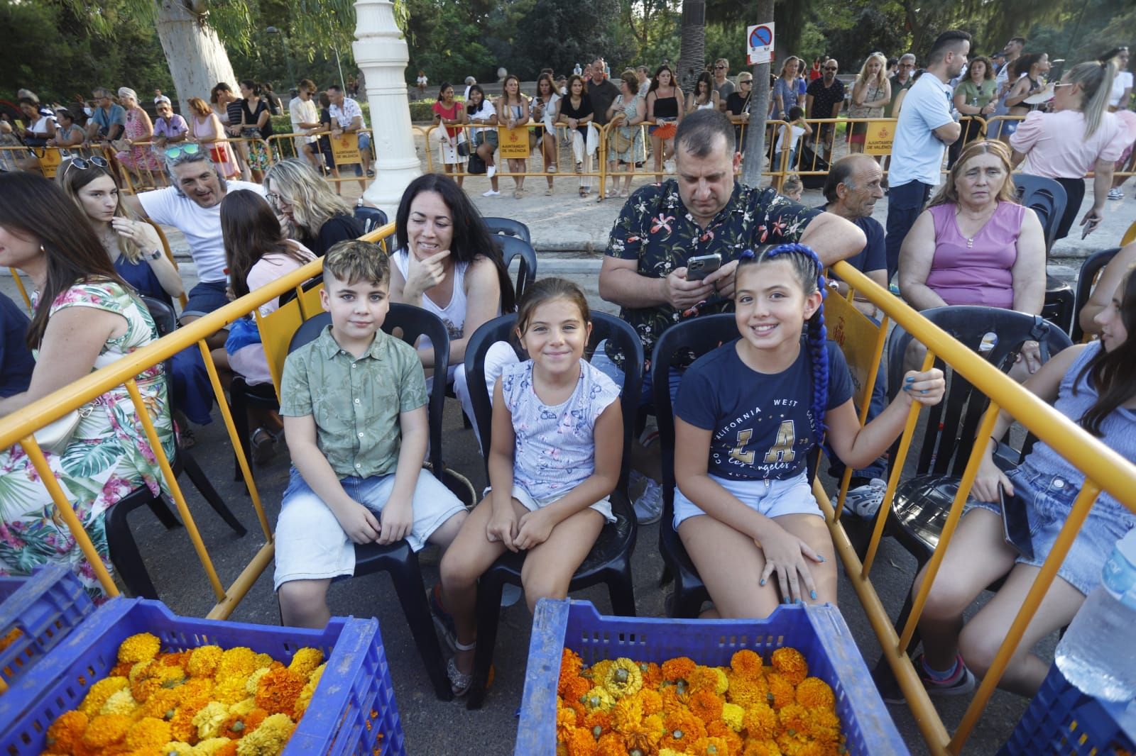 Búscate en los palcos de la Batalla de Flores de València 2022