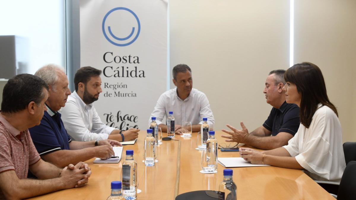 Reunión entre Marcos Ortuño y los sindicatos CCOO y UGT
