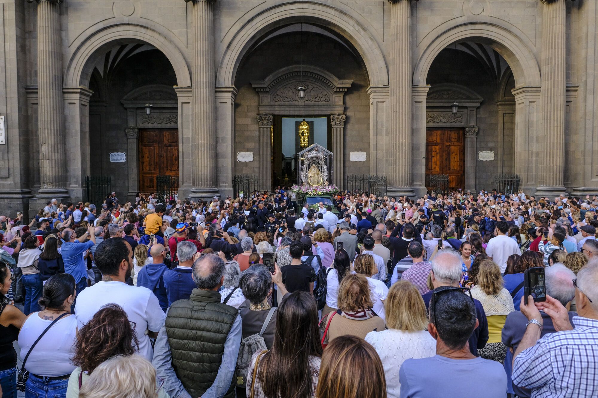 La Virgen del Pino del Materno a la Catedral