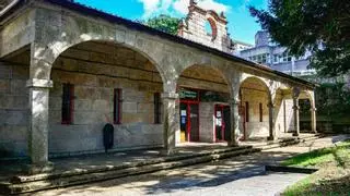O Grove entrega el premio Lueiro Rey y reparte ejemplares de la obra ganadora