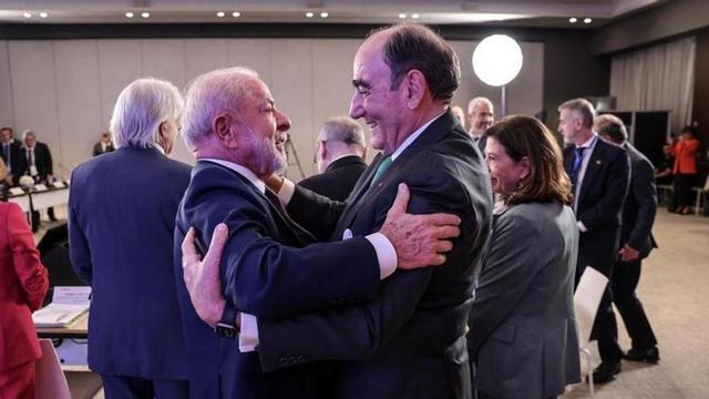 El presidente de Brasil, Luiz Inácio Lula da Silva, junto al presidente de Iberdrola, José Ignacio Sánchez Galán