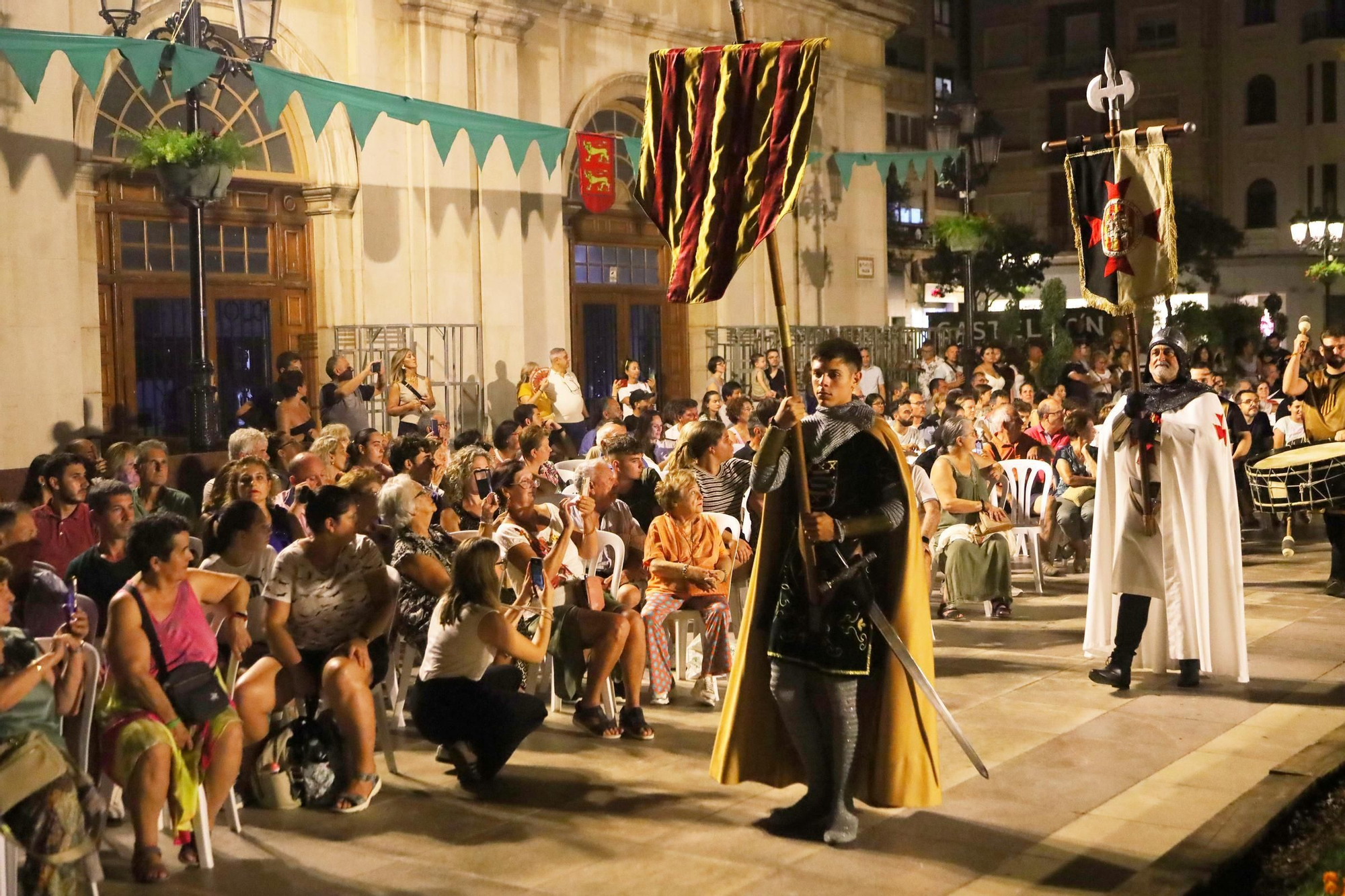 Jaume I ‘refunda’ la ciudad en un espectáculo de tradición