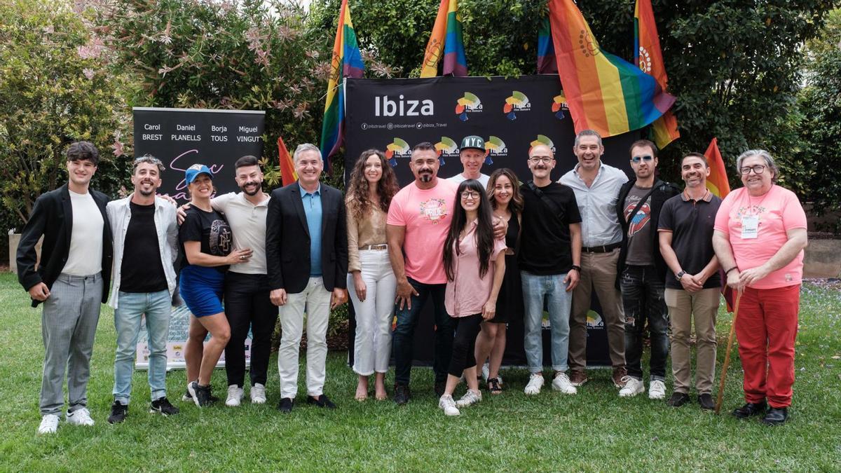La presentación del Ibiza Pride, que se celebrará entre este viernes y el 17 de junio, se llevó a cabo hoy en el Consell de Ibiza.  | SERGIO. G. CAÑIZARES
