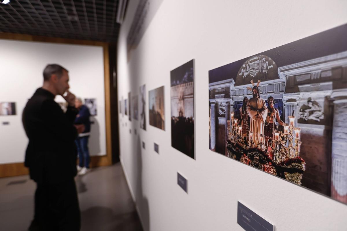 La Fundación Cajasol cierra 'Tramos de Cuaresma' en Córdoba con un memorial fotográfico y una muestra de dioramas en 3D.