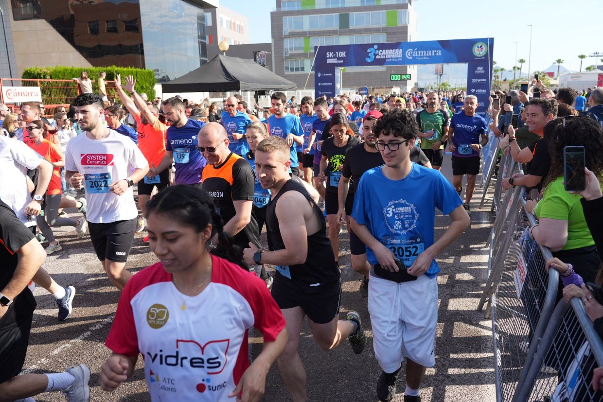 Búscate en las fotos de la Carrera de las Empresas en Castellón