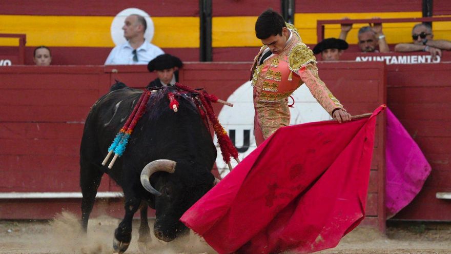 Simón Andreu corta la única oreja en Utiel