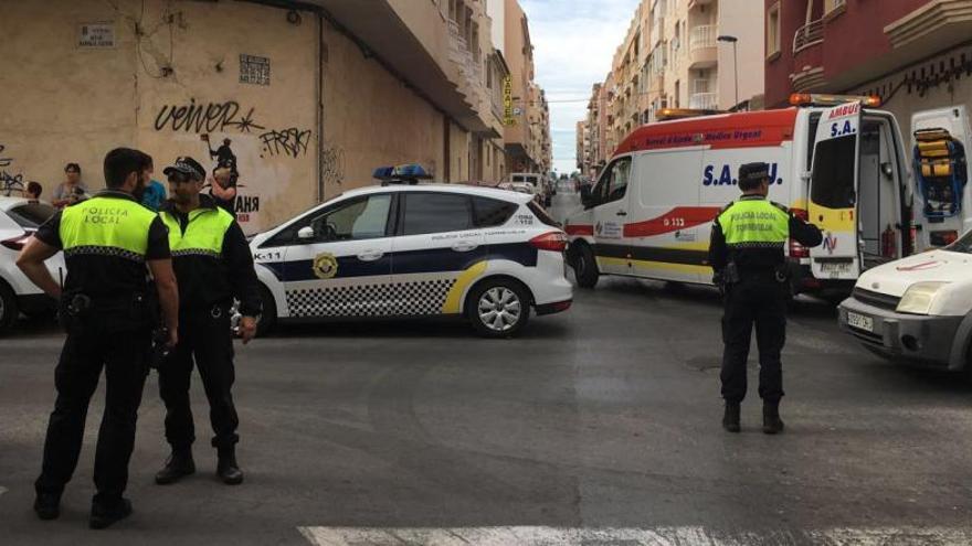 Imagen del dispositivo médico y policial tras el accidente.