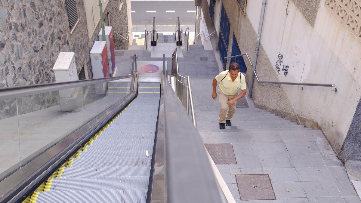Ascensor y escaleras mecánicas del barranquillo Don Zoilo y Primero de Mayo