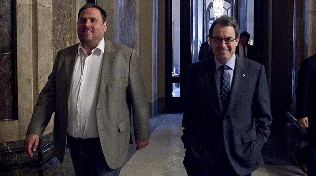 Oriol Junqueras i Artur Mas, als passadissos del Parlament el mes d’abril passat. Oriol Junqueras i Artur Mas, als passadissos del Parlament el mes d’abril passat.