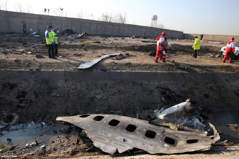 176 muertos tras estrellarse un avión en Irán.