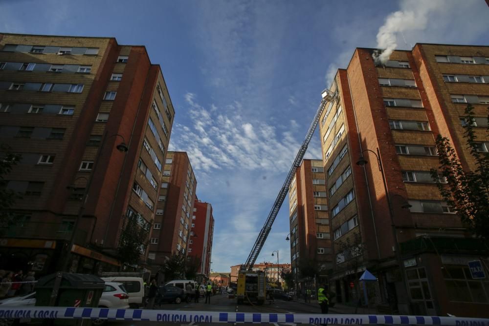 Espectacular incendio en Avilés