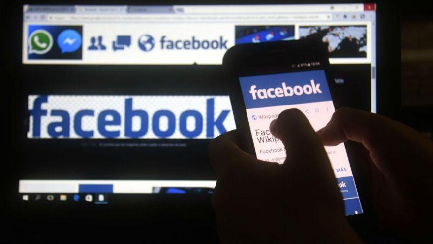 Facebook y Google se comprometen con la Comisión Europea a combatir las noticias falsas