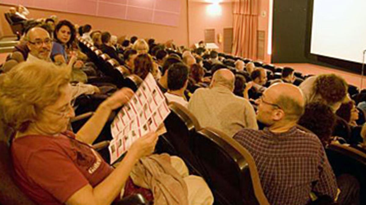 Espectadores en una sala de cine de Terrassa.