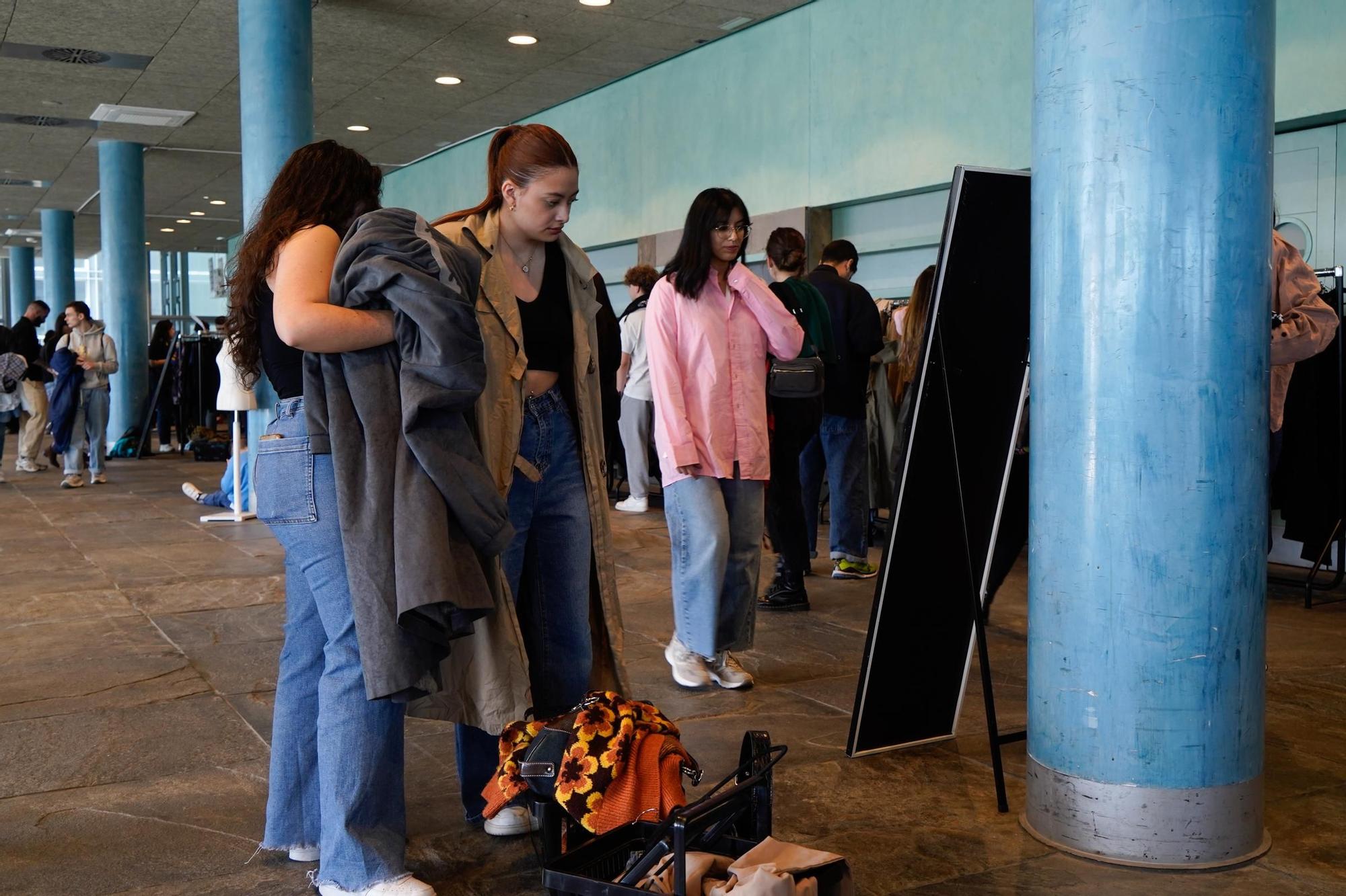 Moda 'vintage' en Palexco: Furor por la ropa de segunda mano en A Coruña