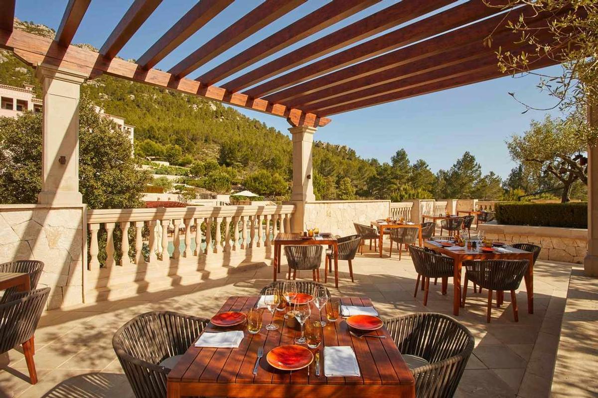 Terraza del restaurante Ses Oliveres.