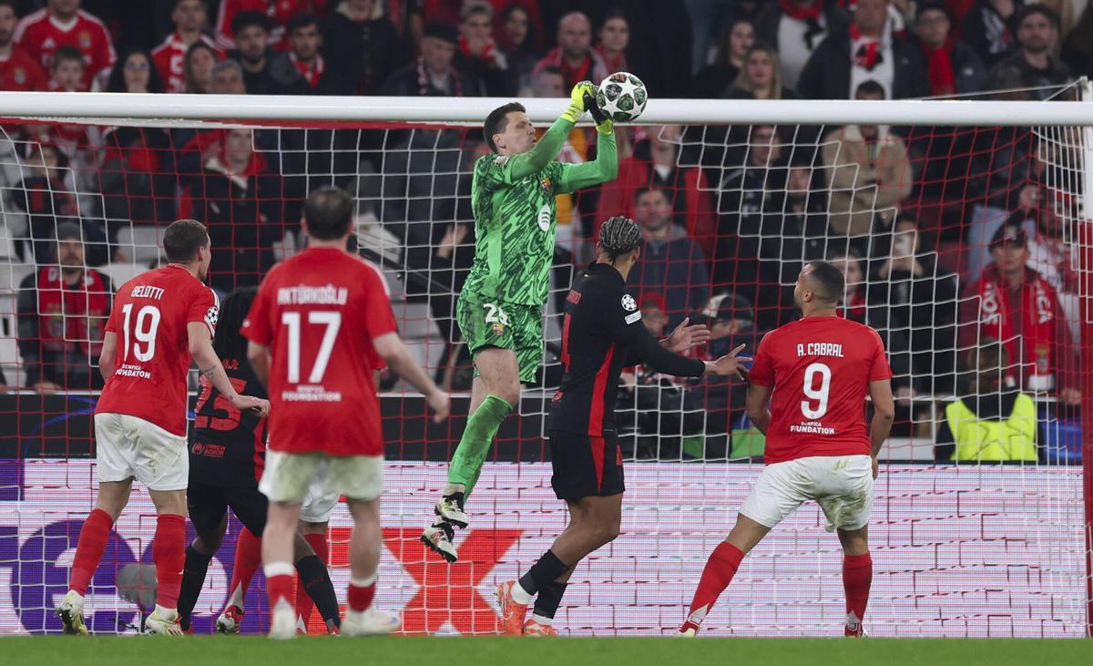 Szczesny tuvo una actuación descomunal en Da Luz