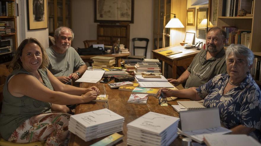 Mercè Torrent, Ramon Moreno, Jaume Torrent i Mercè Riba al cor de l’editorial, a Llampaies