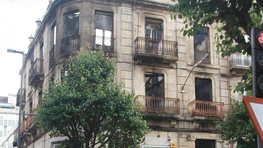 Declaración de ruina inminente y demolición para  el inmueble okupa de Vicente Risco que ardió en mayo