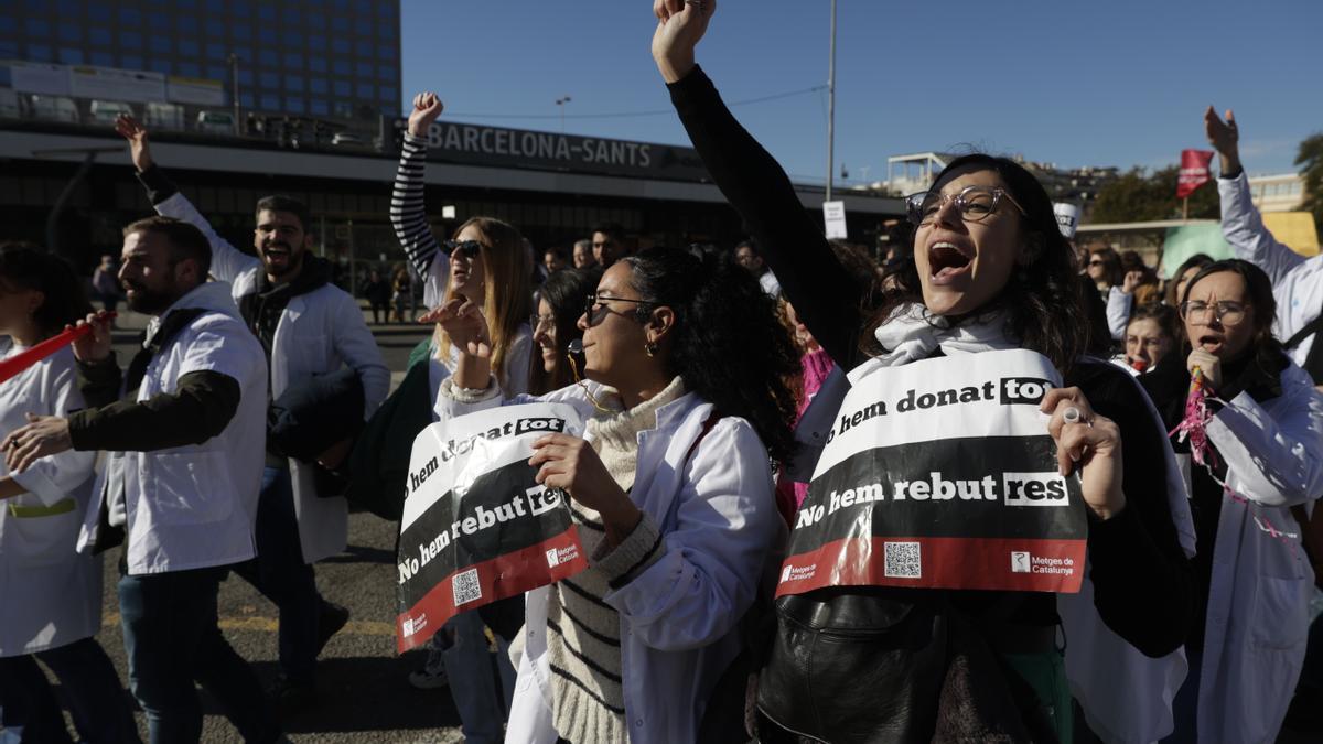 Los Sanitarios se manifiestan por las calles de Barcelona