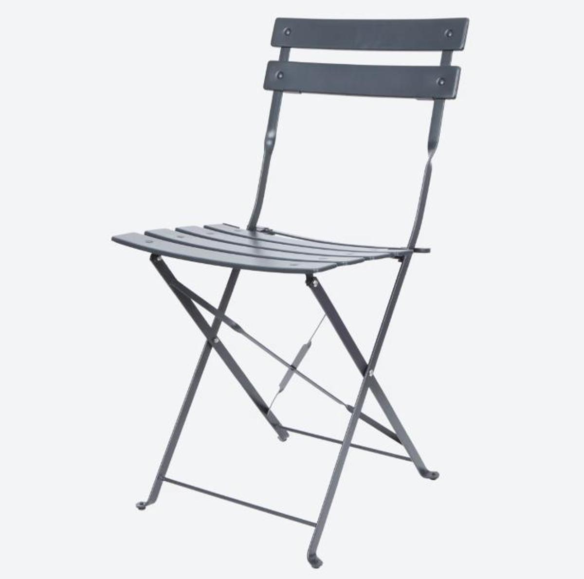 Colas kilométricas en Action para hacerse con la silla plegable más barata del mercado: ideales para balcón o jardín