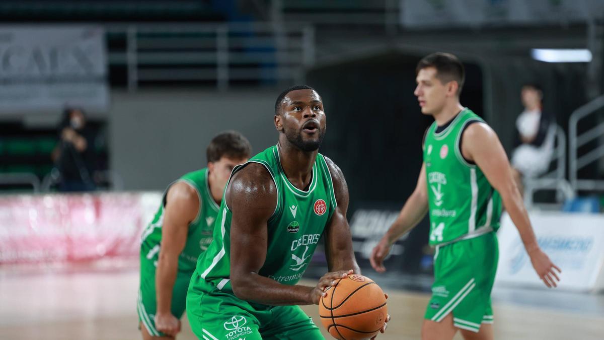 Laveque volvió a dominar los aros.