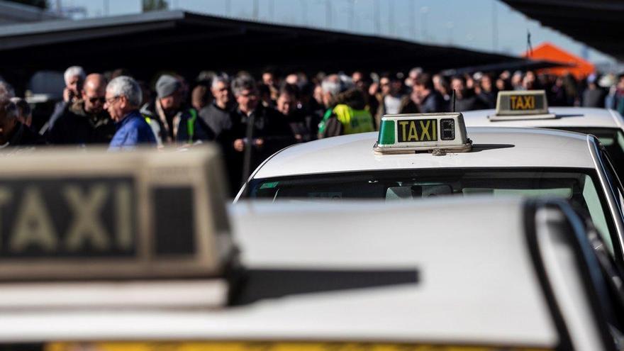 Los taxistas vuelven a trabajar tras 16 días de huelga y sin conseguir sus reivindicaciones