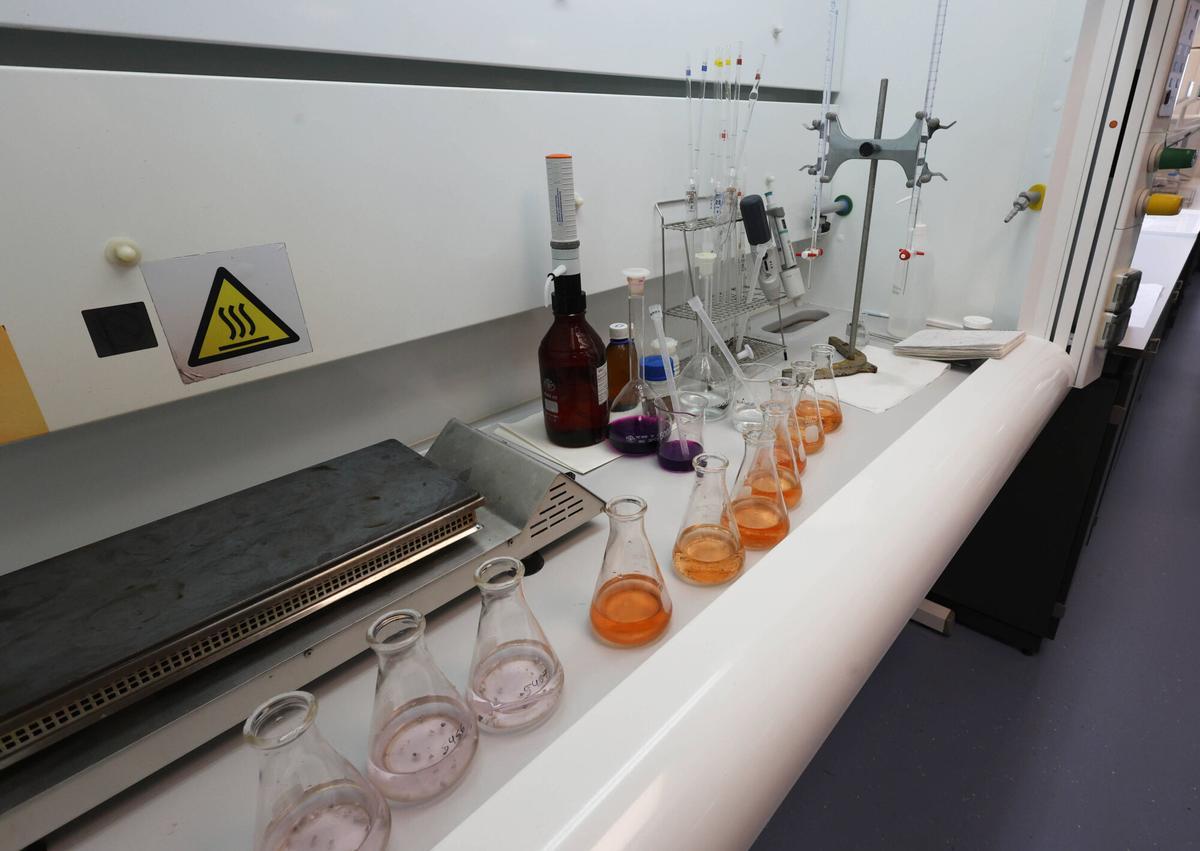 Laboratorio de las instalaciones de ETAP de O Casal
