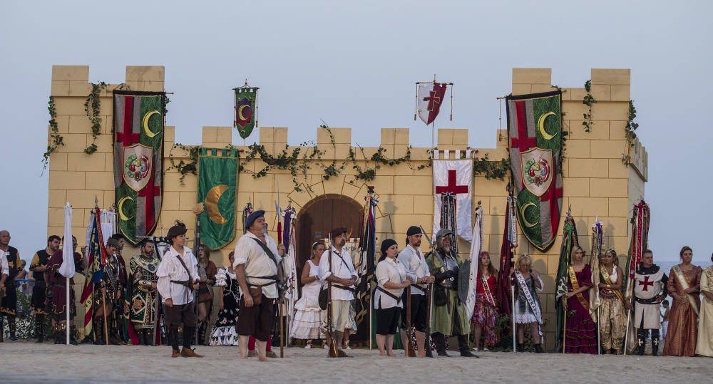 Desembarco de los Moros y Cristianos en la Playa de El postiguet