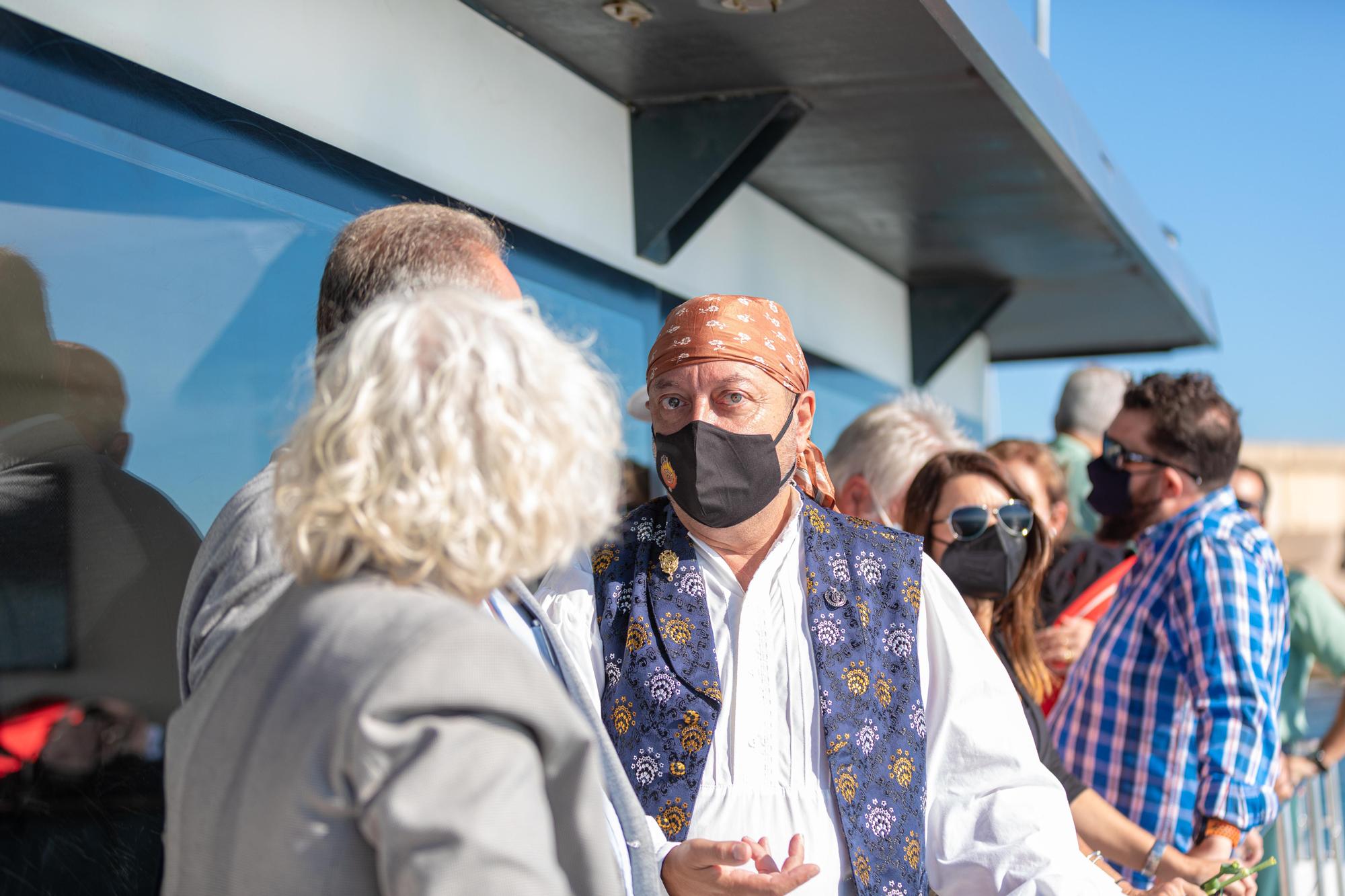 Las fallas del Marítim recuperan la Ofrenda Marinera