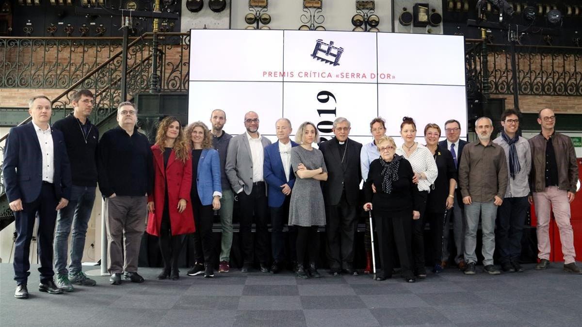 Foto de familia de los galardonados con los Premis Crítica Serra d'Or, ayer.