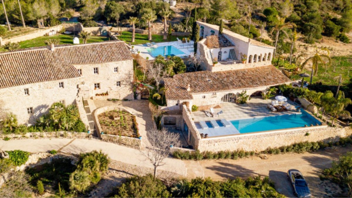 La casa se encuentra a 45 minutos de Barcelona