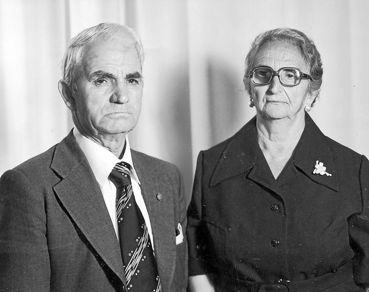 Leoncia Gómez, con su marida Salvador Hernández Fernández.